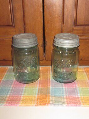 Vintage Blue Mason Pint Ball Perfect Jars with Zinc Lids